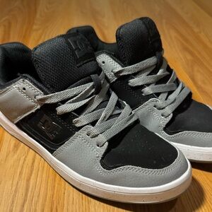 DC Kids' Black and Gray Cure Sneaker Big